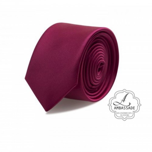 Gladde glansende effen stropdas van satijn met een pochet voor een bruidegom of voor bij een jacquet in pastel tinten. Paars