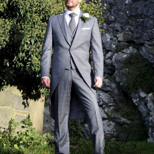 modern grijs trouw jacquet voor de bruidegom.
